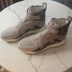 APL Men's Light Gray and White High-Top Sneakers Basketball 14 men’s 15.5 women